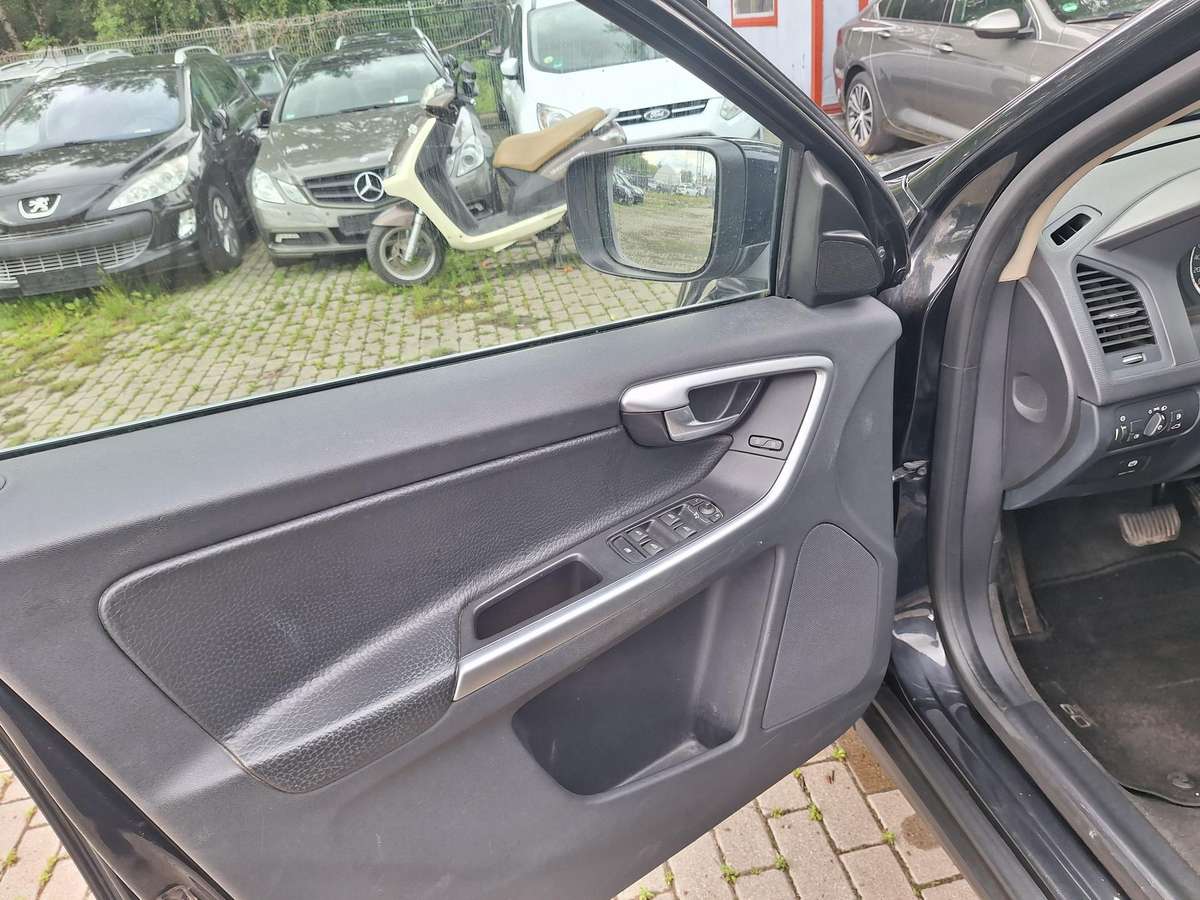 Volvo XC60 2010 — photo 18