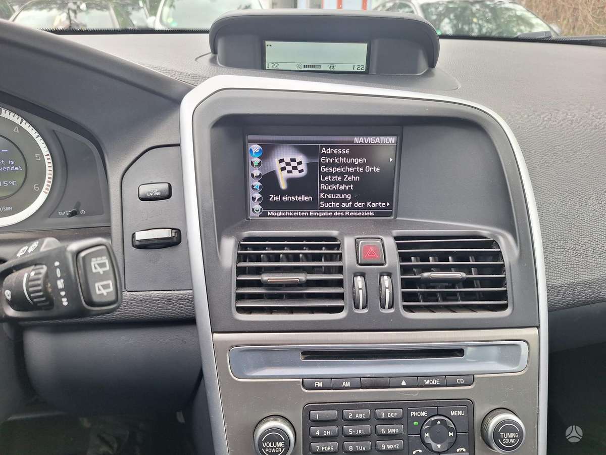 Volvo XC60 2010 — photo 24