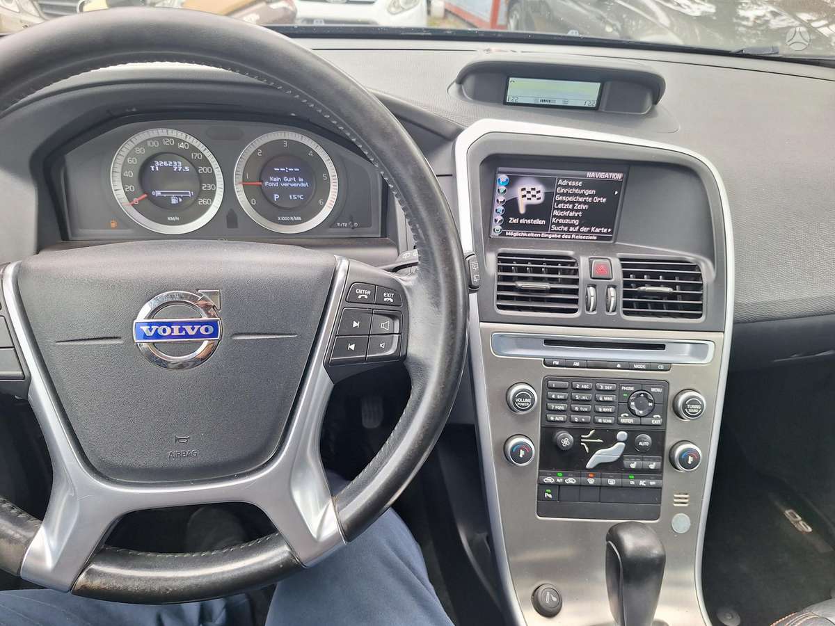 Volvo XC60 2010 — photo 25