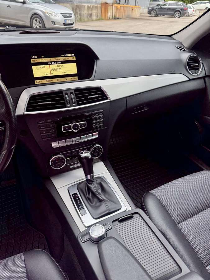 Mercedes-Benz C220 2013 — photo 10