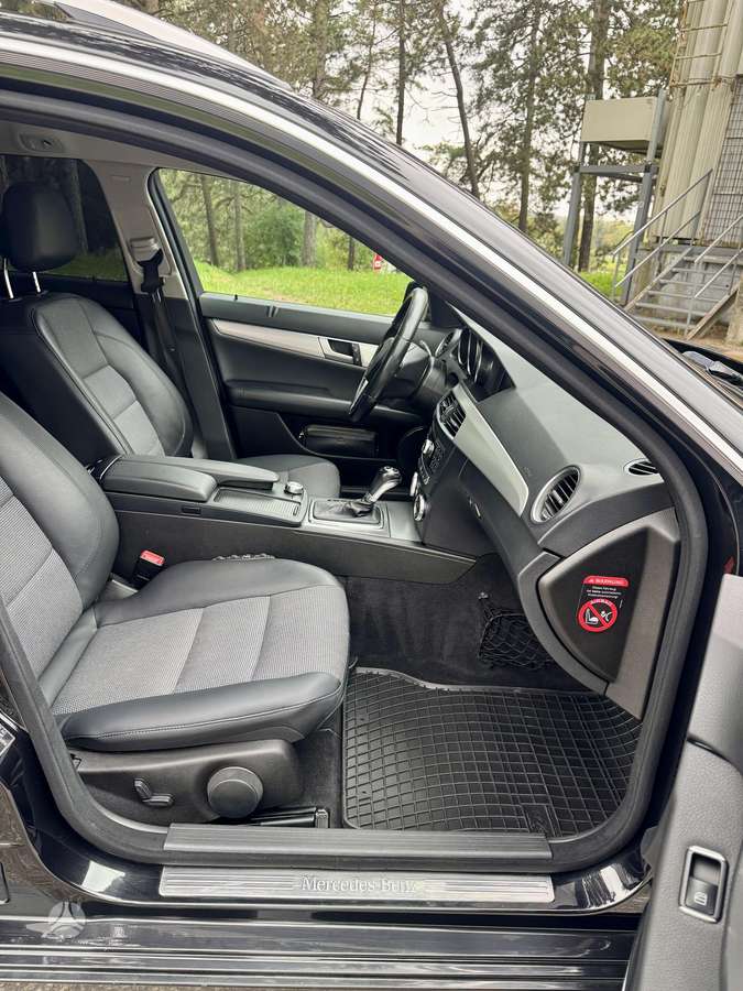 Mercedes-Benz C220 2013 — photo 11