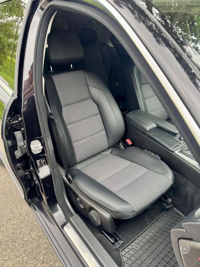 Mercedes-Benz C220 2013 — photo 12