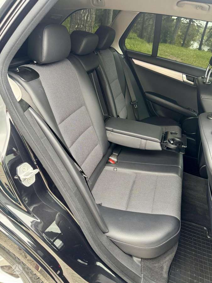 Mercedes-Benz C220 2013 — photo 13