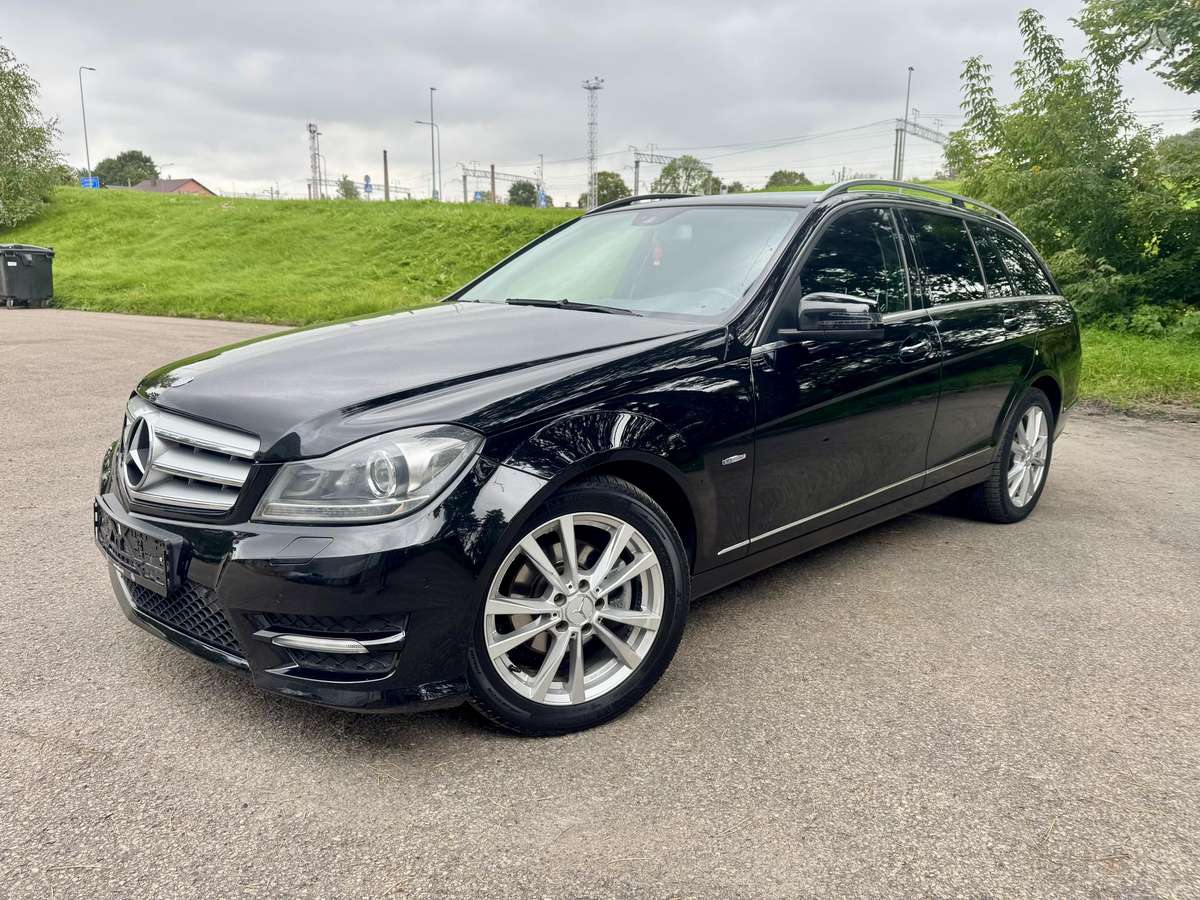 Mercedes-Benz C220 2013 — rear view