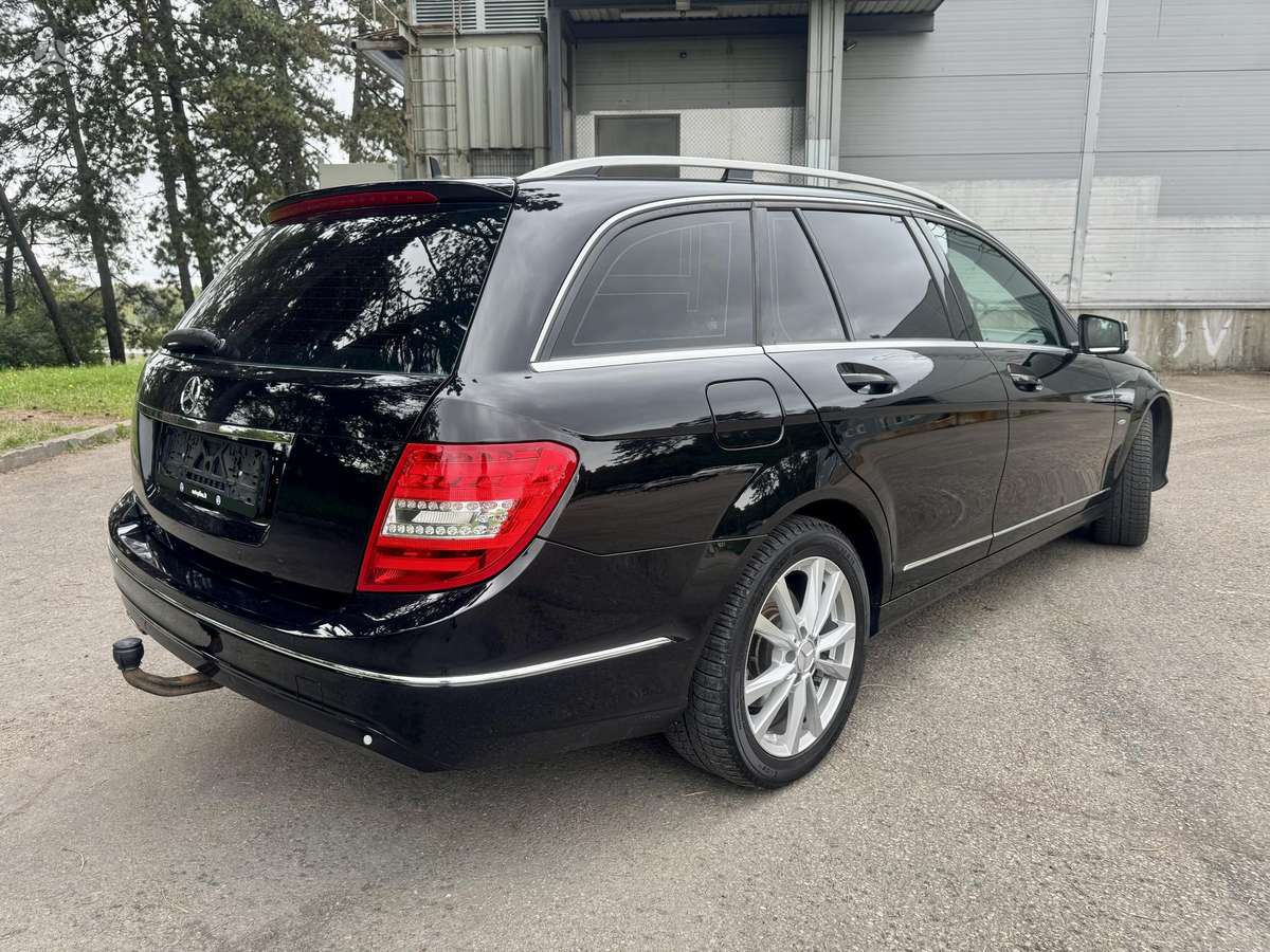 Mercedes-Benz C220 2013 — interior