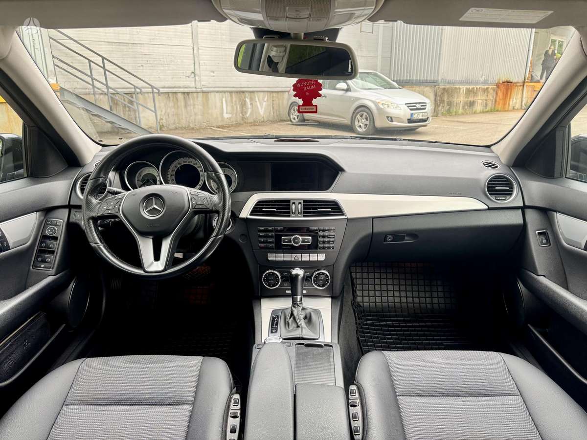 Mercedes-Benz C220 2013 — photo 9