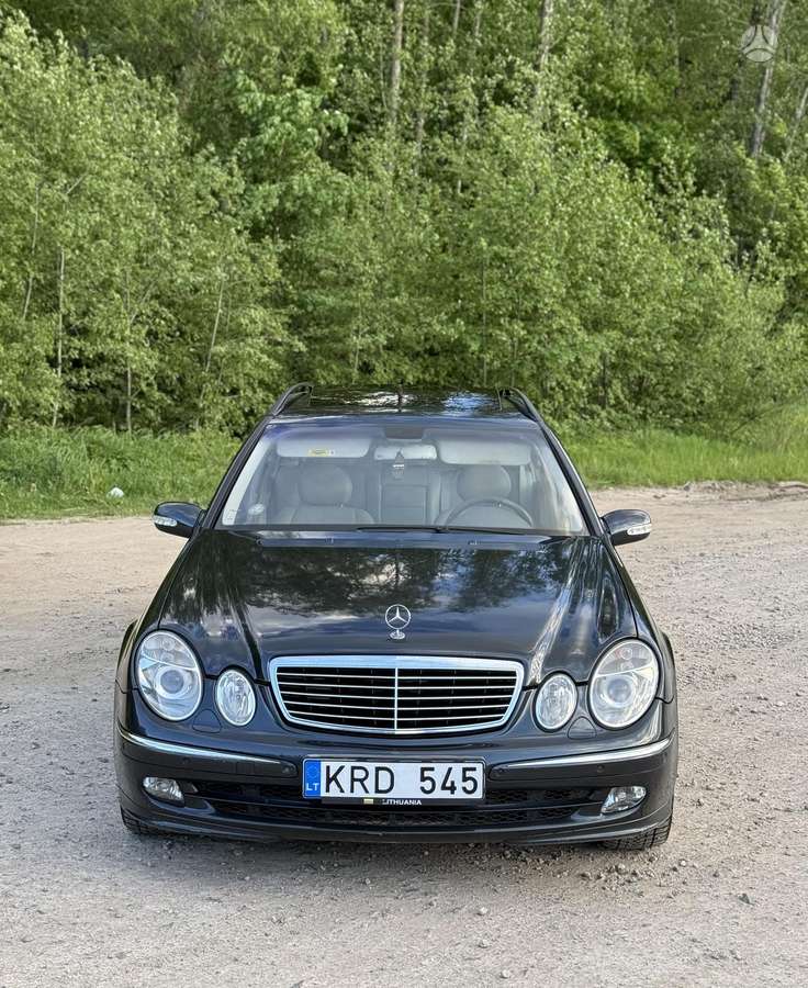 Mercedes-Benz E320 2004 — салон