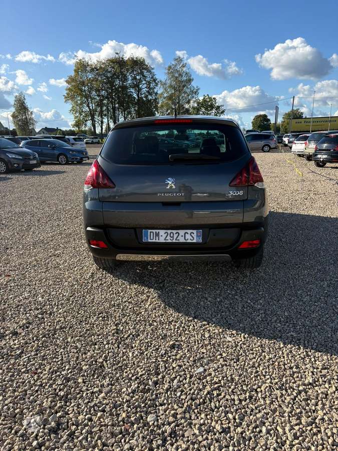 Peugeot 3008 2014 — rear view