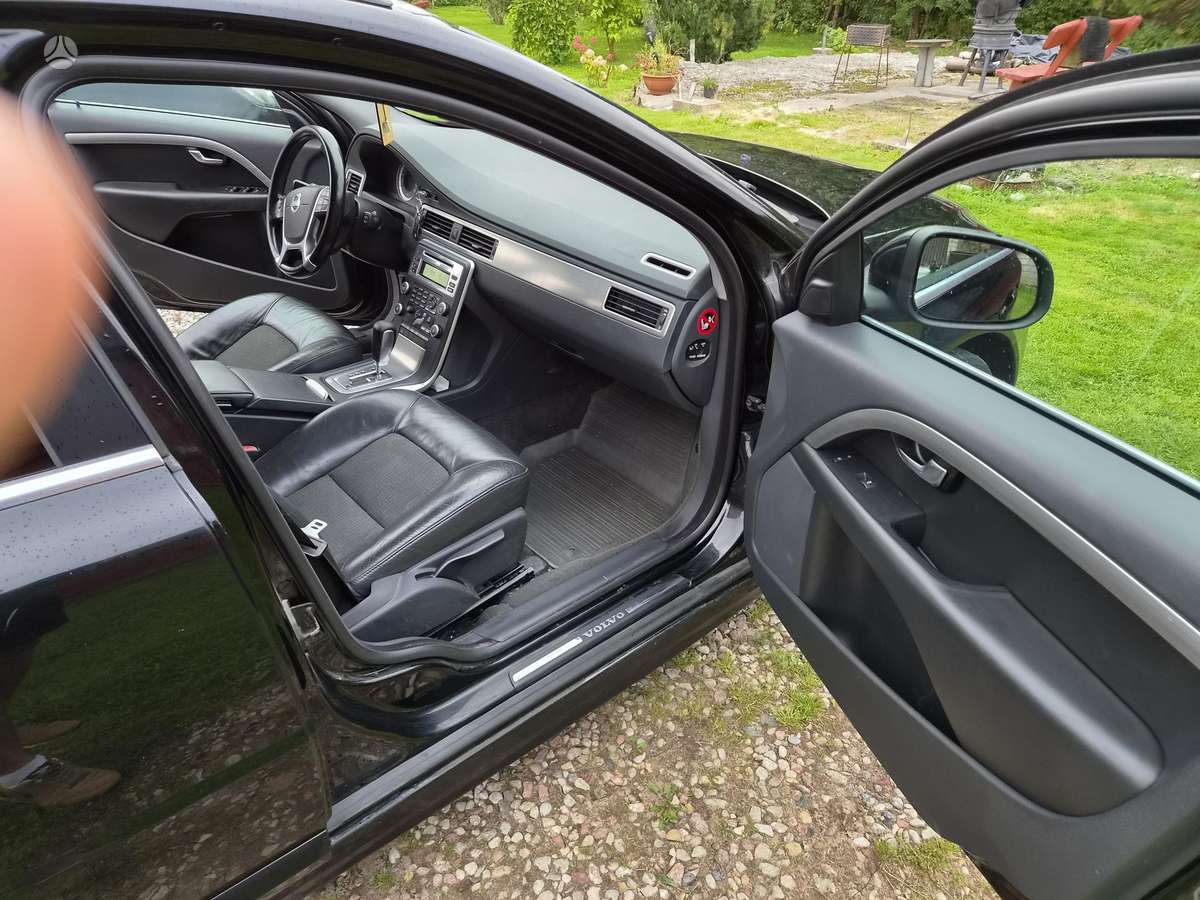 Volvo V70 2010 — двигун 2400 cm³, 200 HP (147kW)