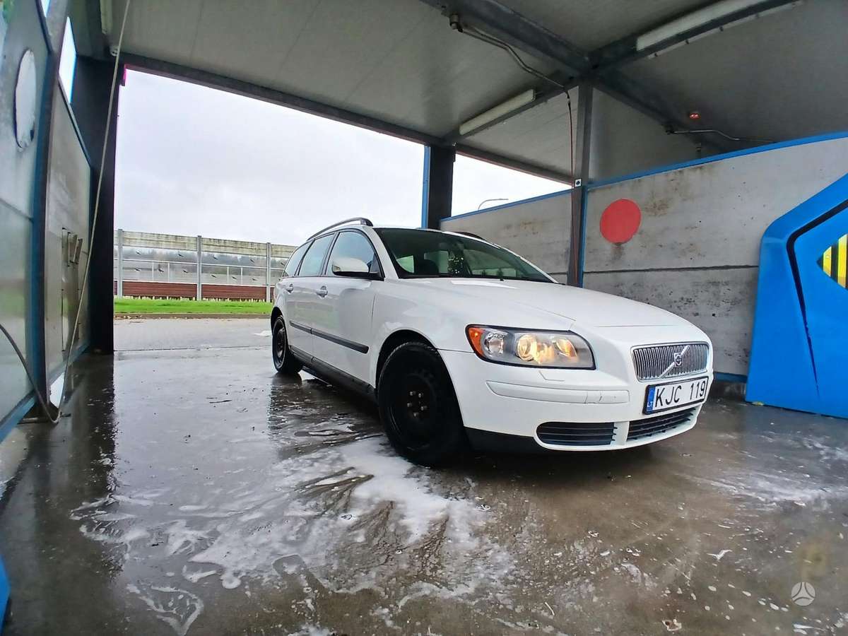 Volvo V50 2006 — rear view
