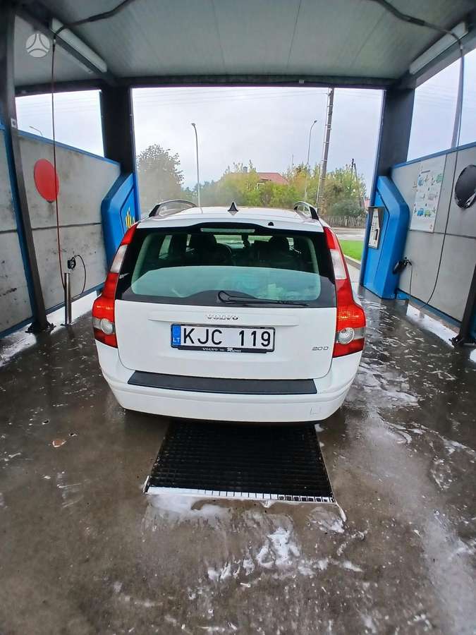 Volvo V50 2006 — engine 1998 cm³, 136 HP (100kW)