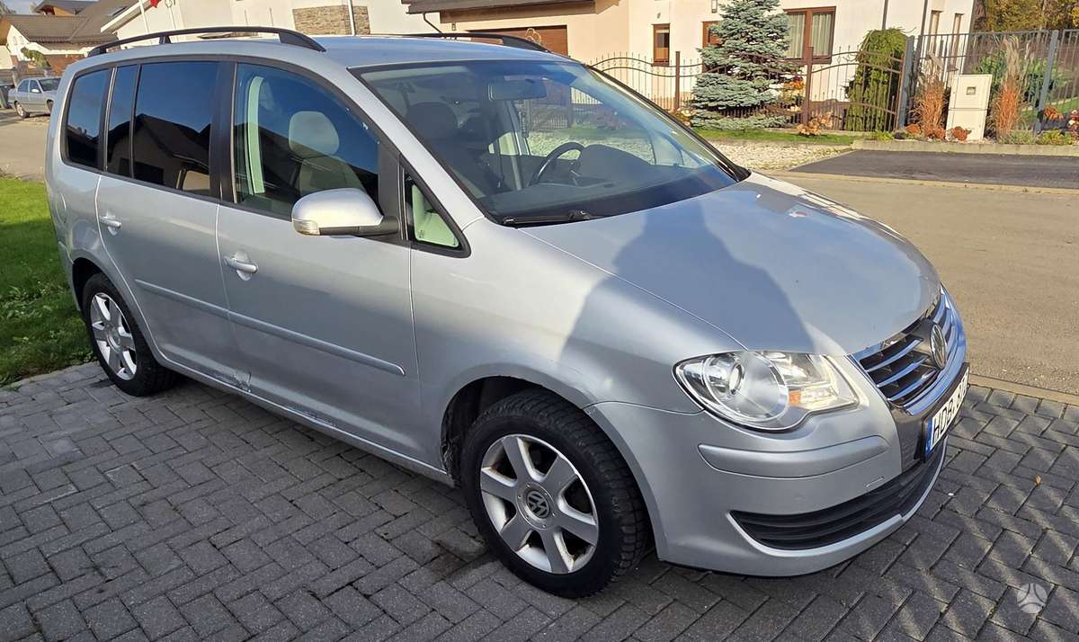 Volkswagen Touran 2008 — rear view