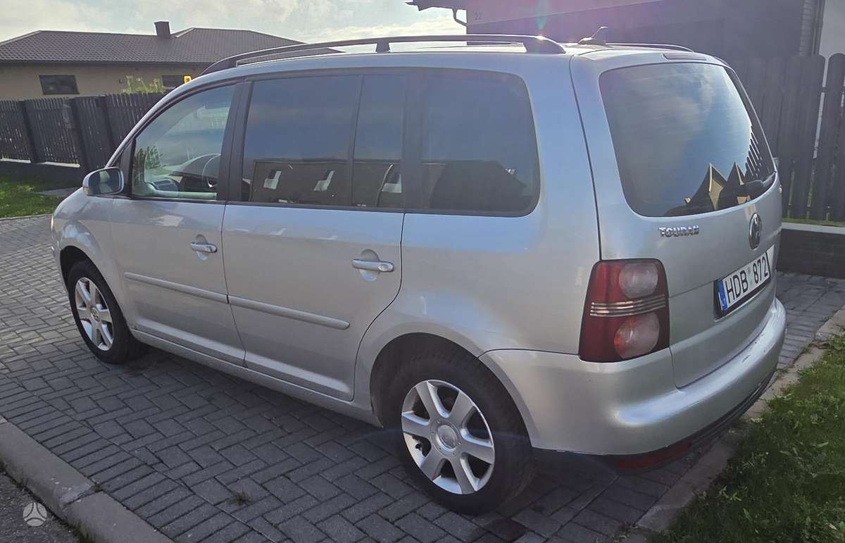 Volkswagen Touran 2008 — interior