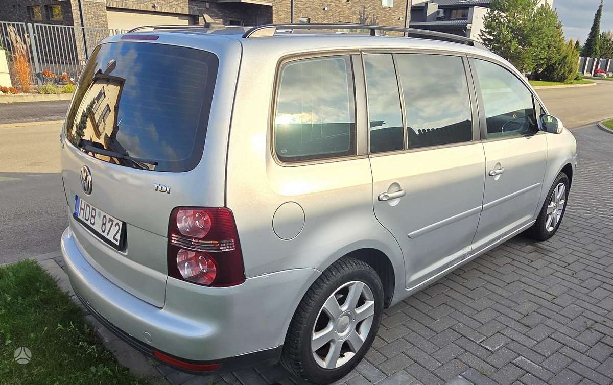 Volkswagen Touran 2008 — engine 1896 cm³, 105 HP (77kW)