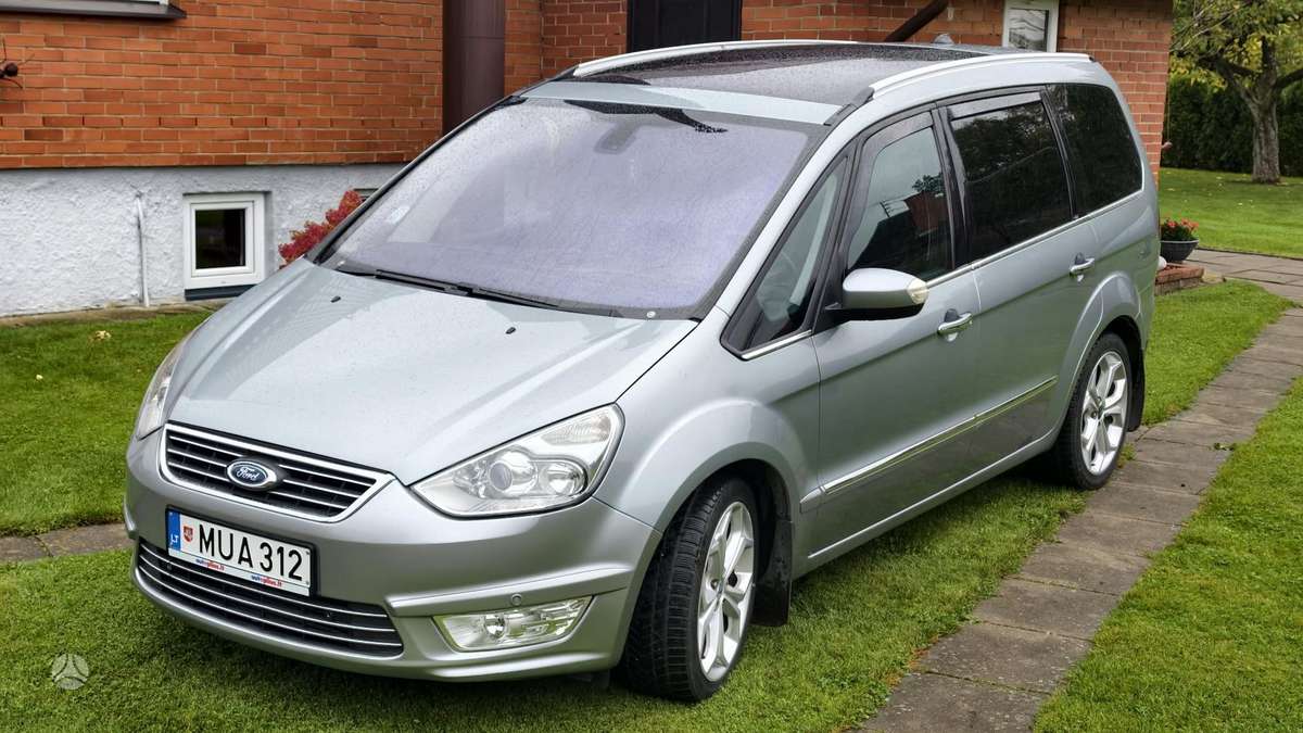 Ford Galaxy 2010 — rear view