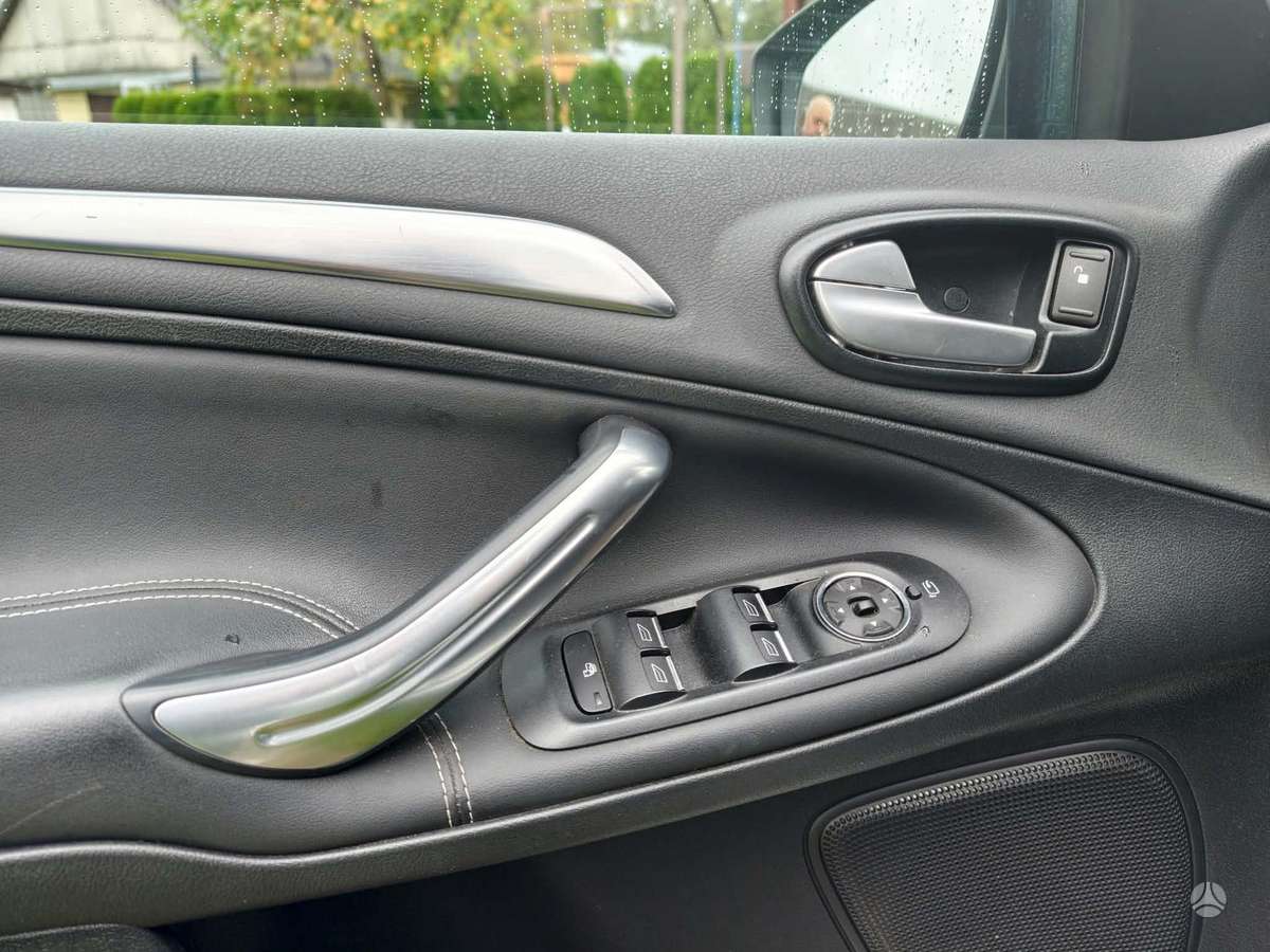 Ford Galaxy 2010 — photo 8