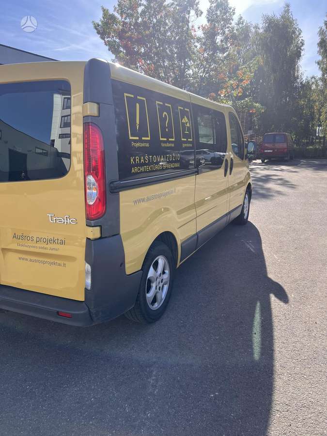 Renault Trafic 2011 — interior
