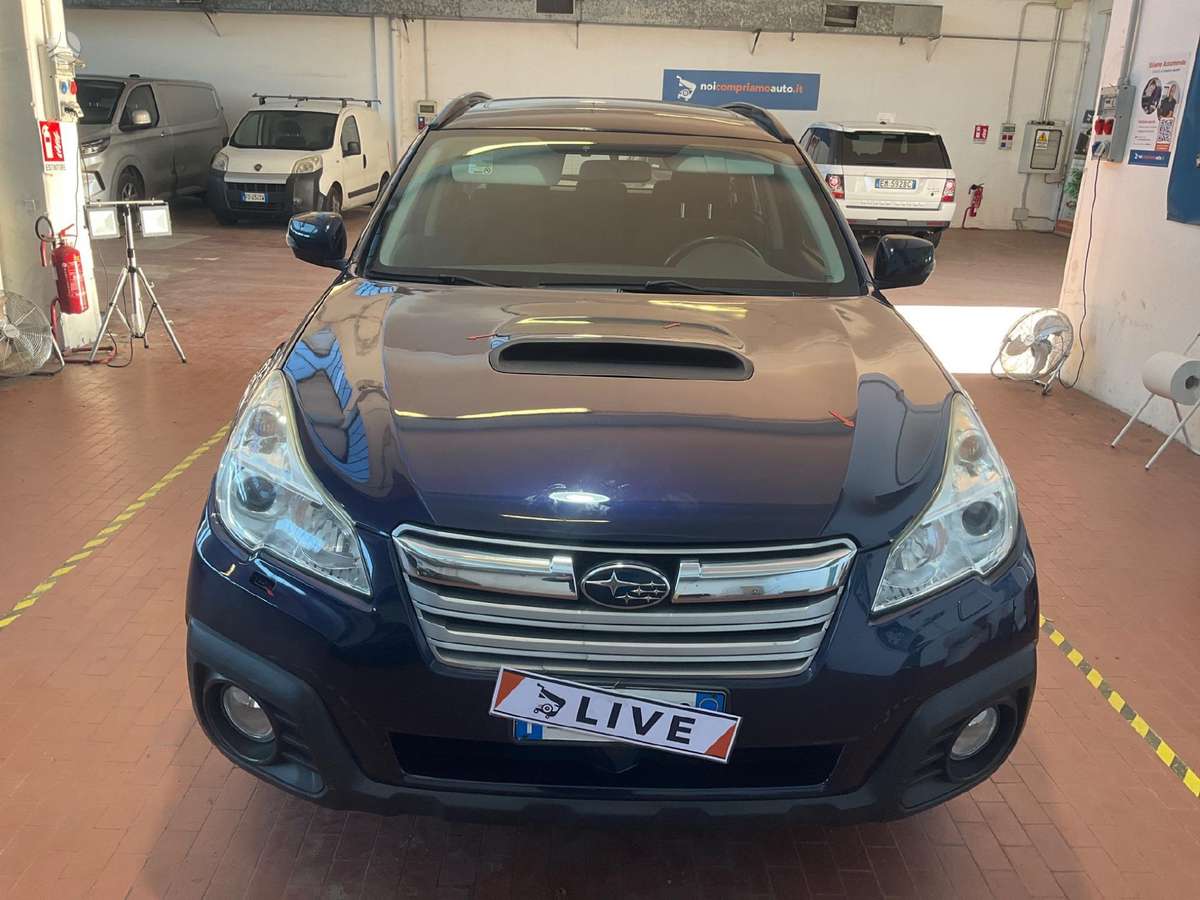 Subaru Outback 2015 — вигляд ззаду