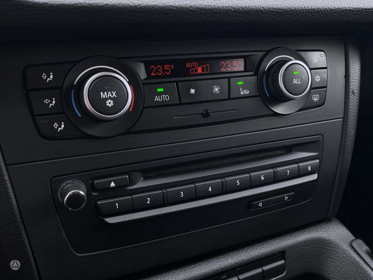 BMW X1 2011 — photo 16