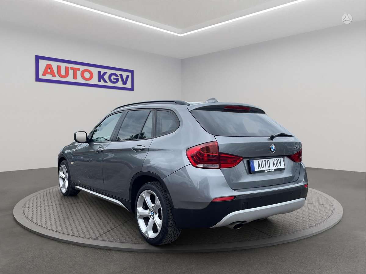BMW X1 2011 — interior