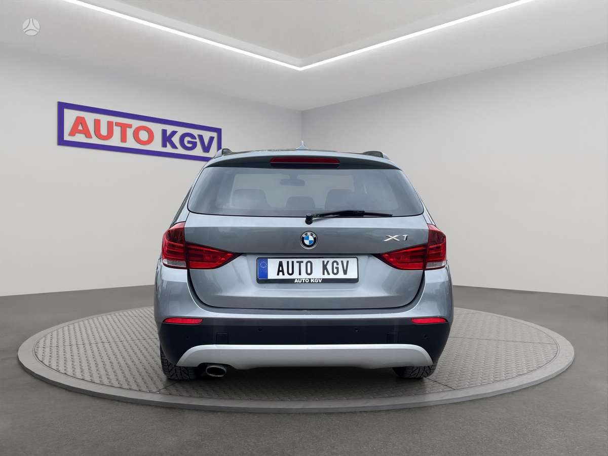 BMW X1 2011 — engine 2000 cm³, 143 HP (105kW)
