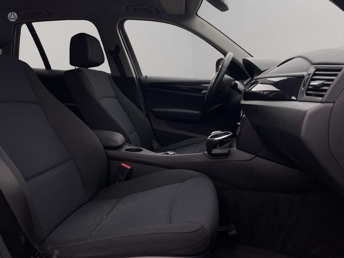 BMW X1 2011 — photo 8