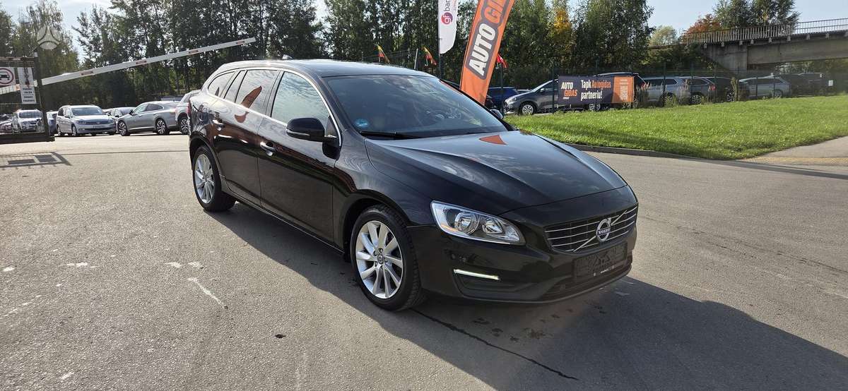 Volvo V60 2013 — салон