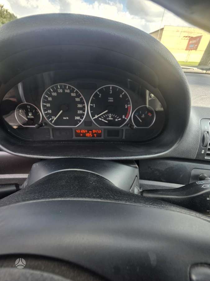 BMW 320 2004 — photo 5