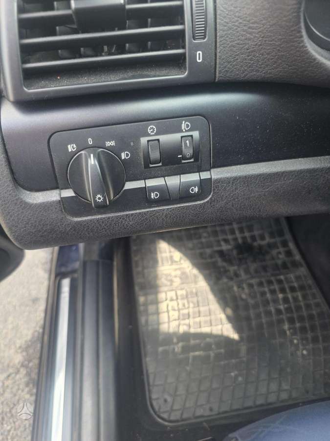 BMW 320 2004 — photo 8