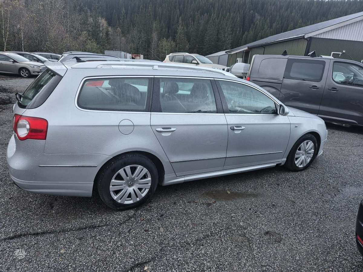 Volkswagen Passat 2010 — салон