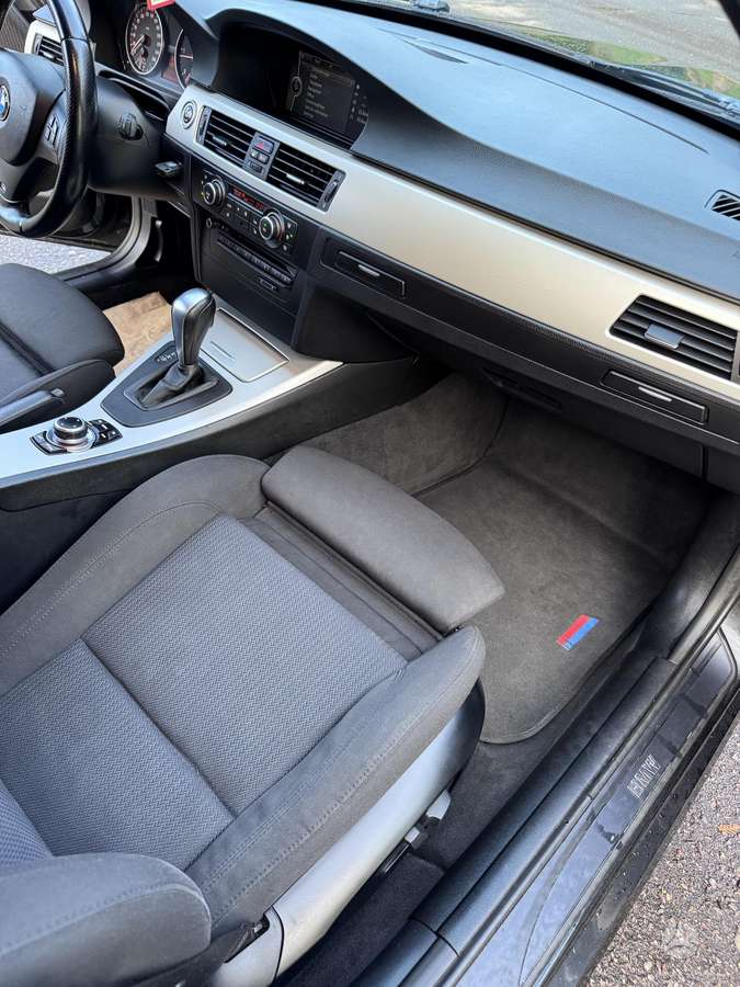 BMW 320 2011 — photo 11