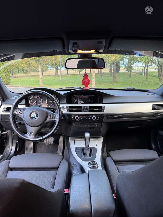 BMW 320 2011 — photo 13