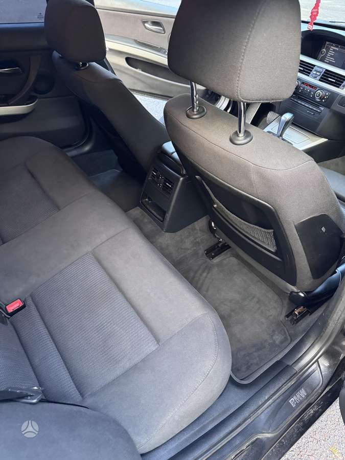 BMW 320 2011 — photo 16