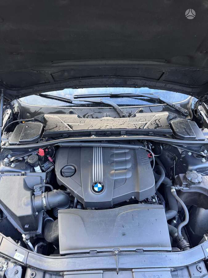 BMW 320 2011 — photo 17