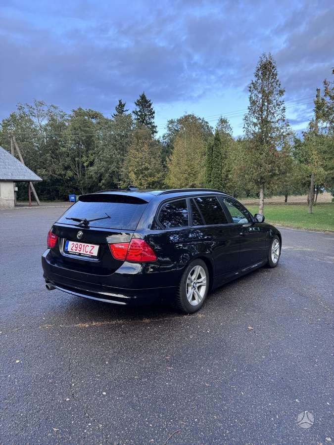 BMW 320 2011 — photo 5