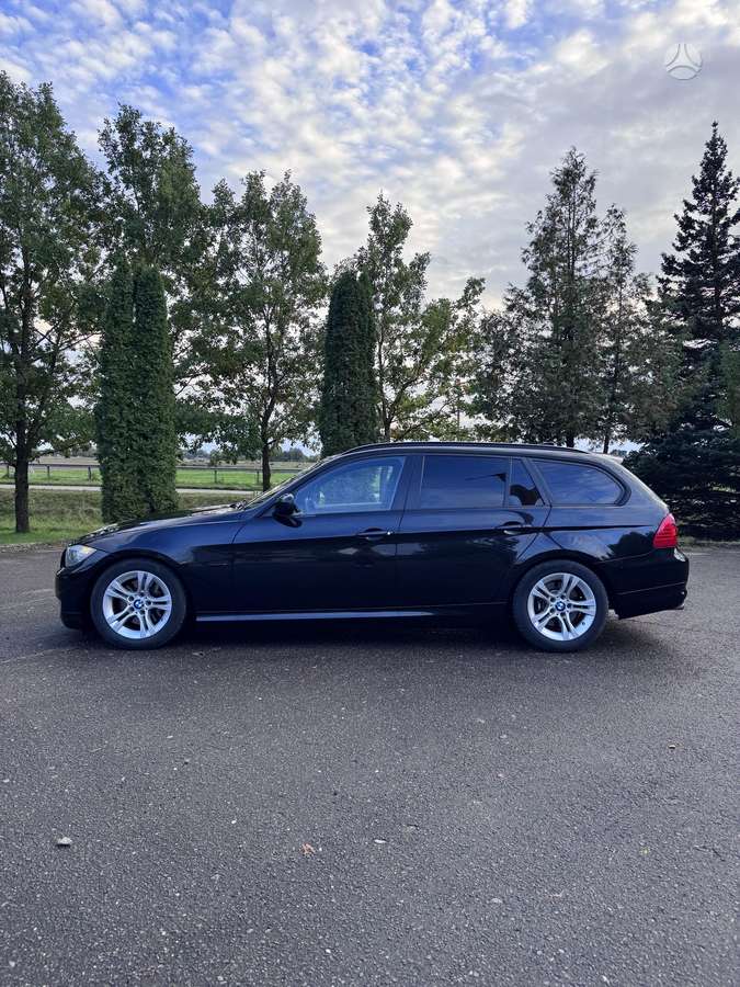 BMW 320 2011 — photo 8