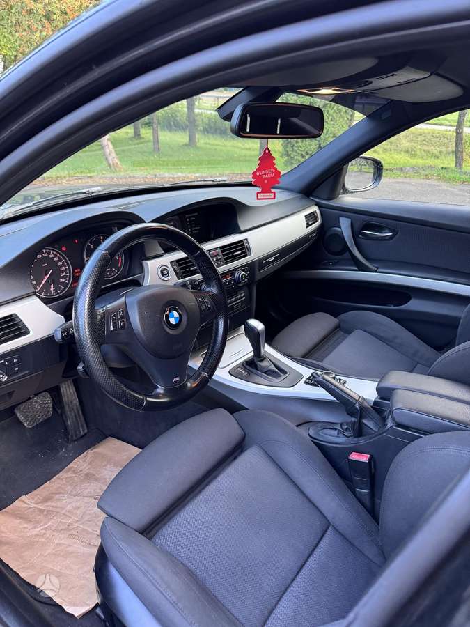 BMW 320 2011 — photo 9