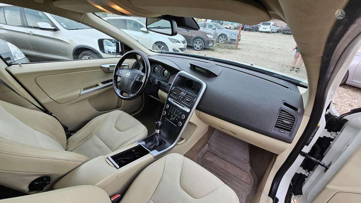 Volvo XC60 2009 — photo 10