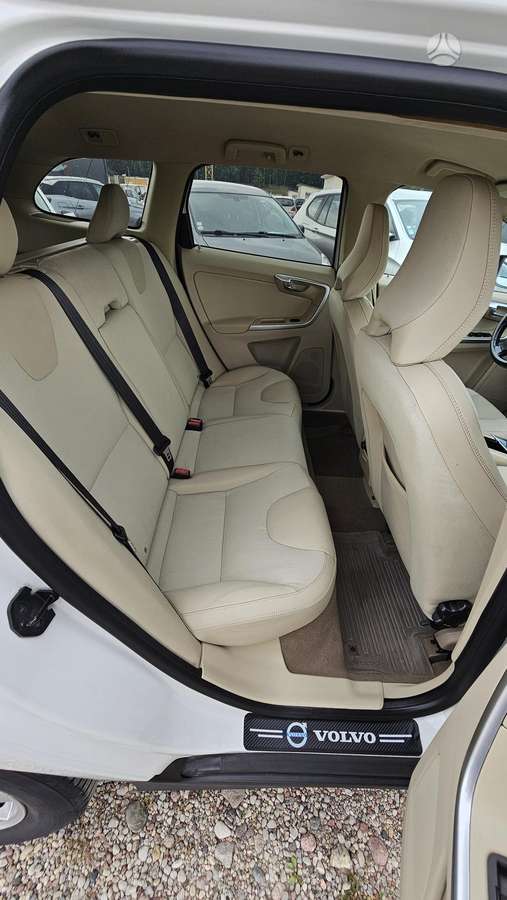 Volvo XC60 2009 — photo 12