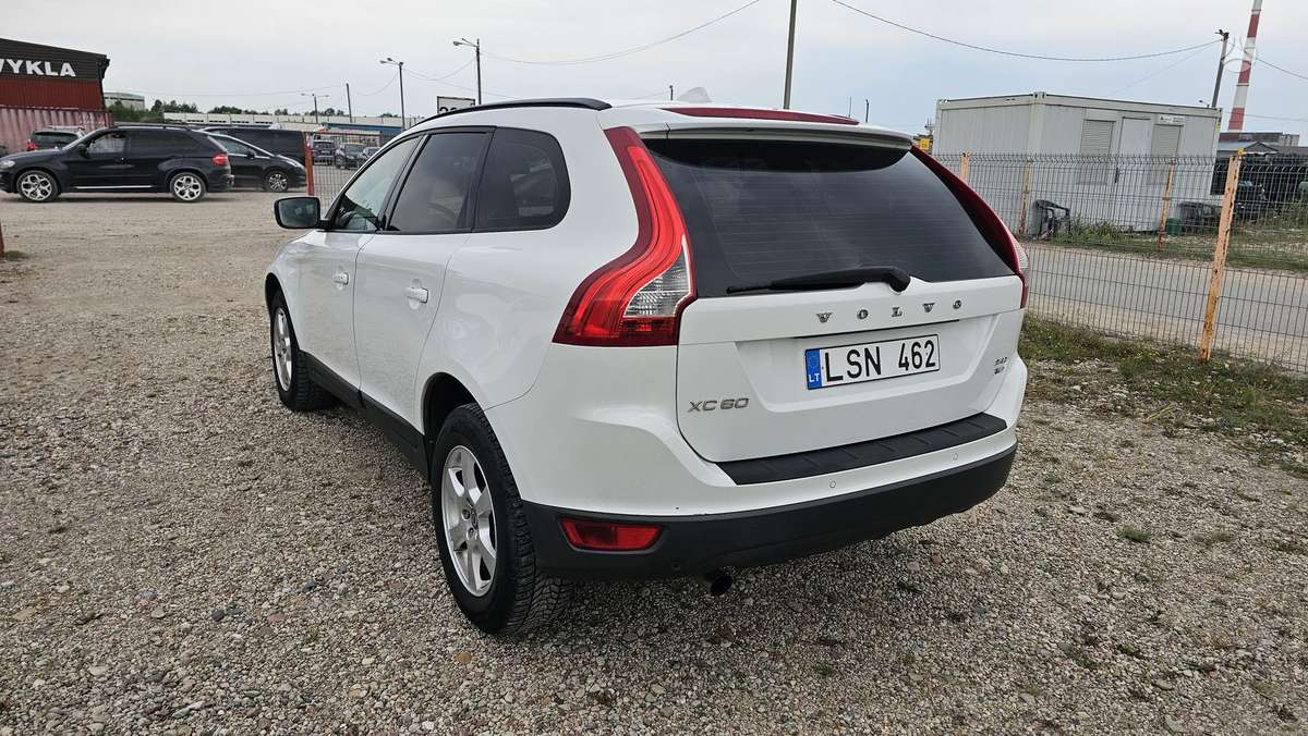 Volvo XC60 2009 — engine 2400 cm³, 163 HP (120kW)