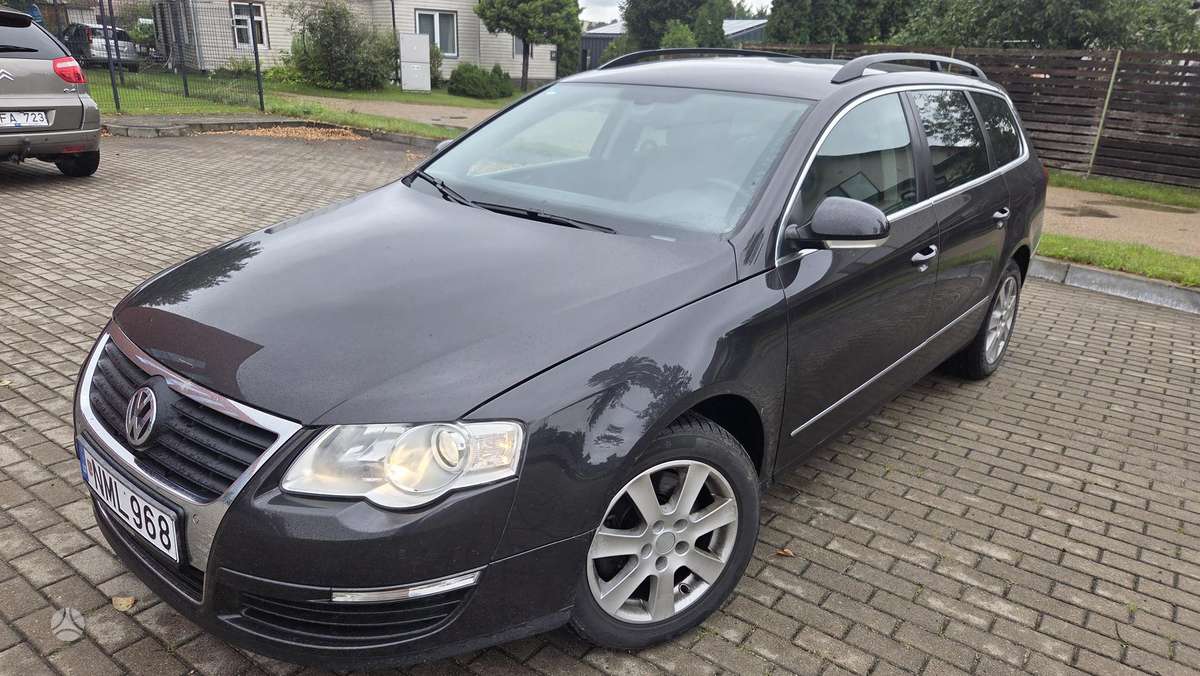 Volkswagen Passat 2009 — вигляд ззаду