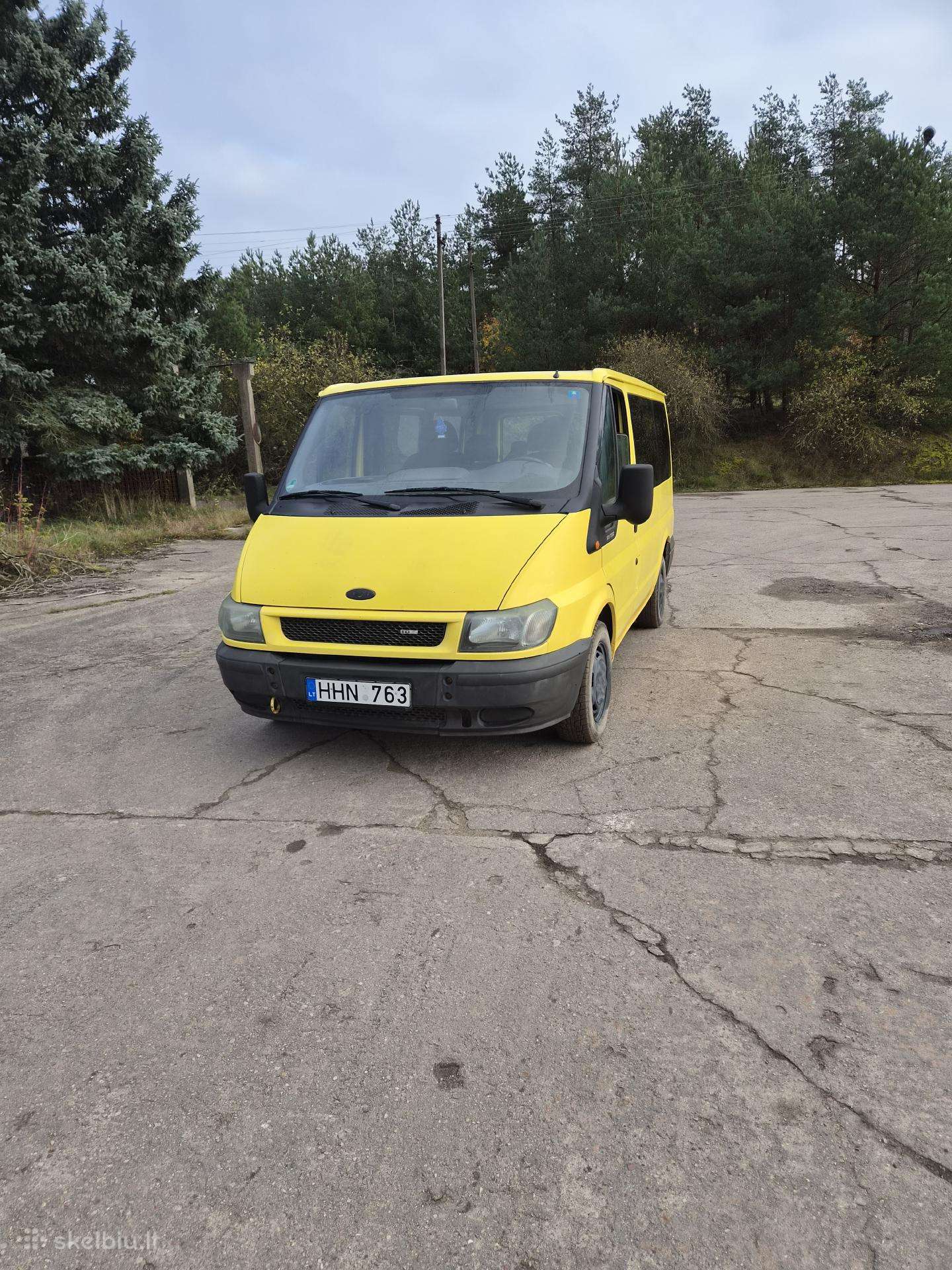 Ford Transit 2005 — rear view