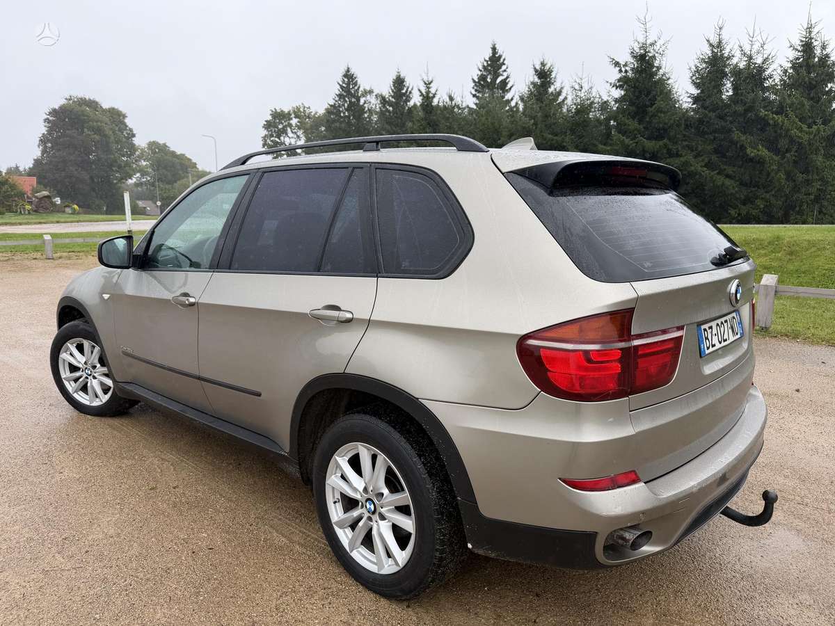 BMW X5 2010 — двигун 2993 cm³, 245 HP (180kW)