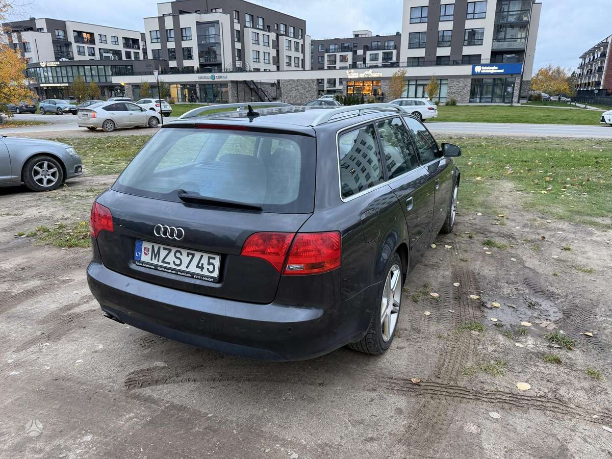Audi A4 2007 — салон
