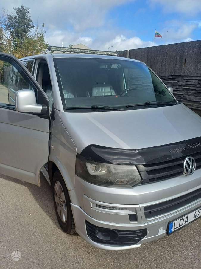 Volkswagen Caravelle 2007 — rear view