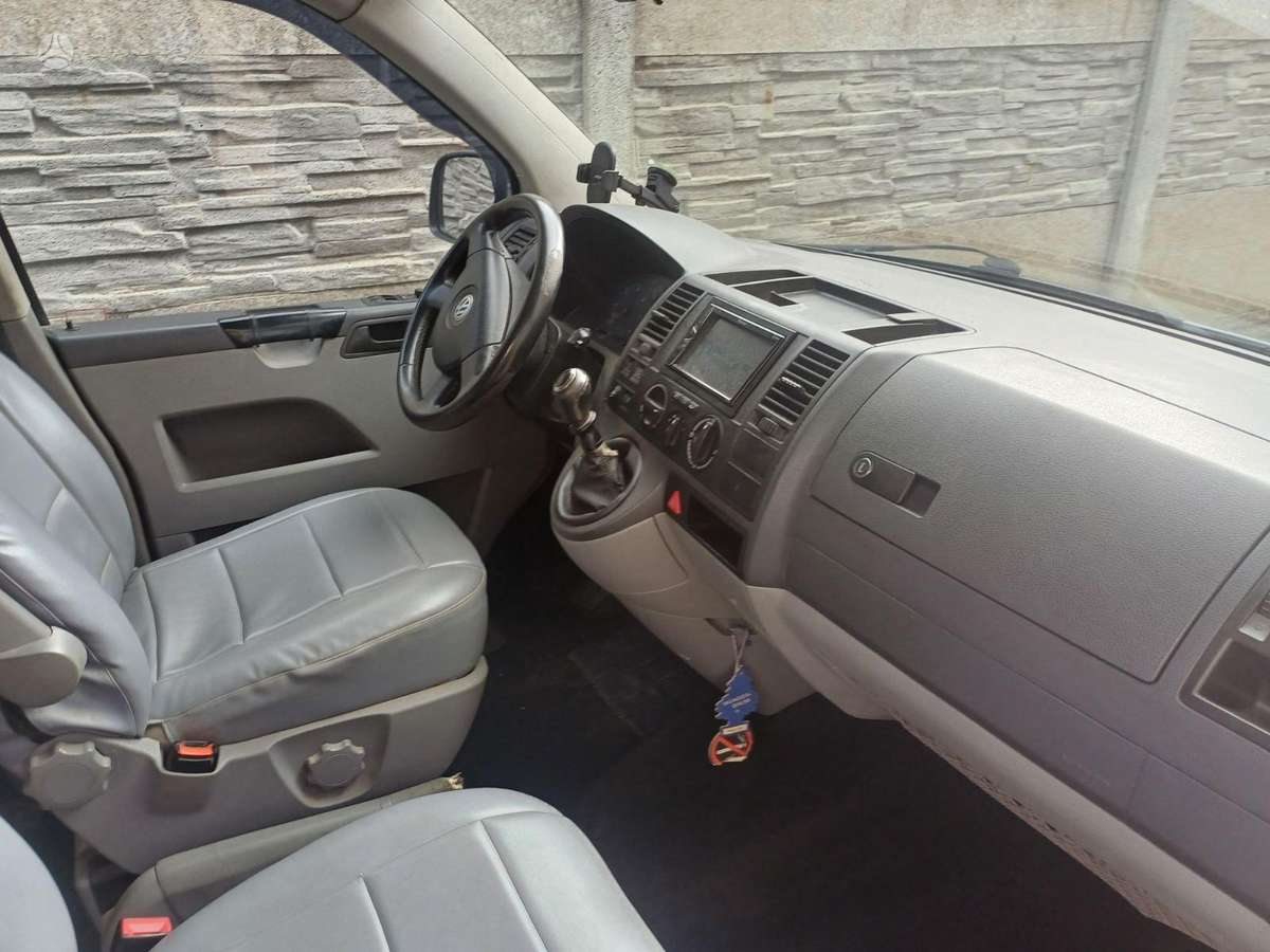 Volkswagen Caravelle 2007 — engine 2461 cm³, 174 HP (128kW)