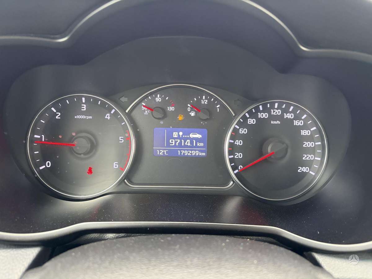 Kia Carens 2014 — photo 13