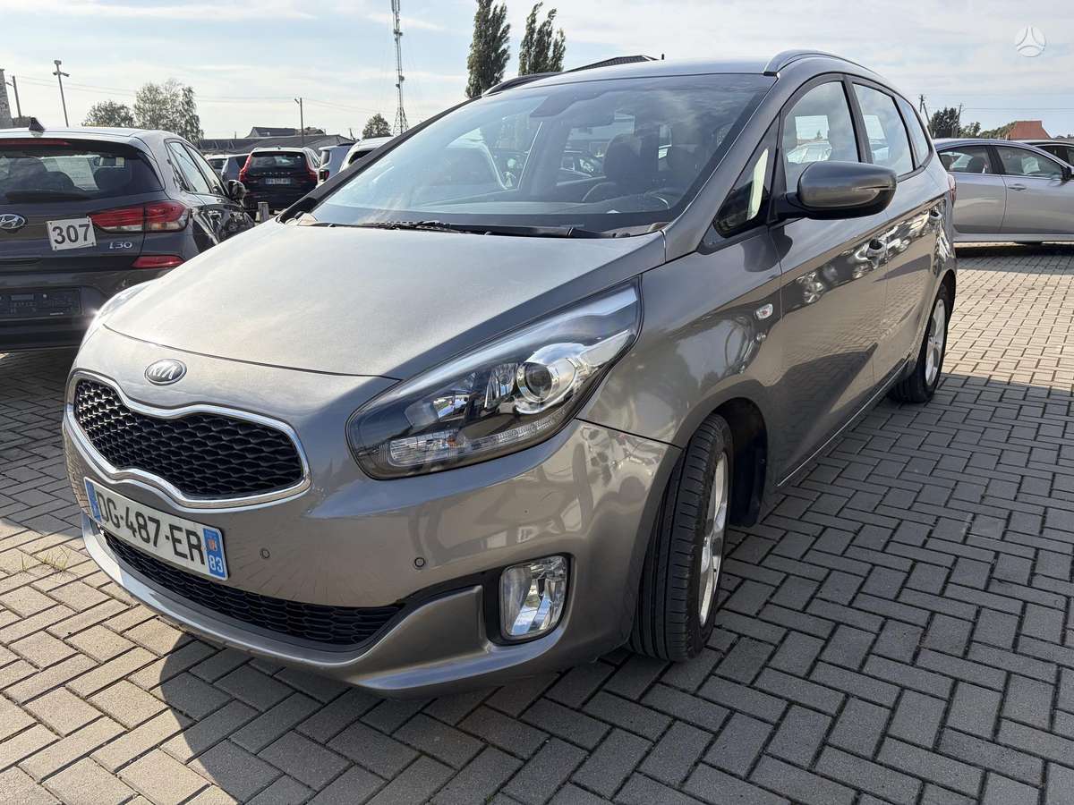 Kia Carens 2014 — rear view