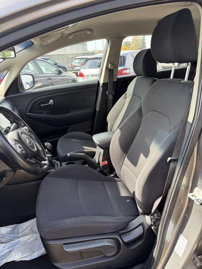 Kia Carens 2014 — photo 9