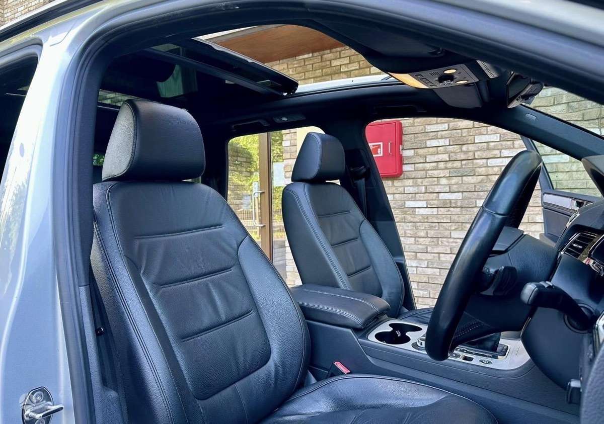 Volkswagen Touareg 2013 — photo 8